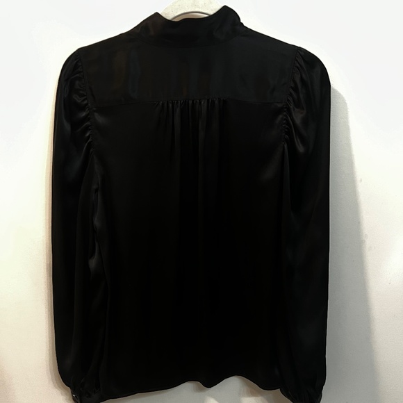 Frame Gillian Long Sleeve Top in Noir - Picture 4 of 10